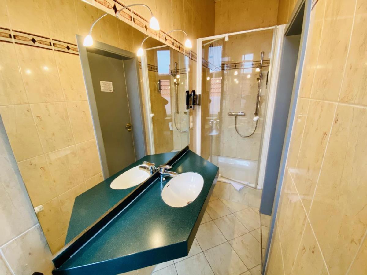 Doppelzimmer Zapfhahn, Direkt Am Alten Strom 罗斯托克 外观 照片