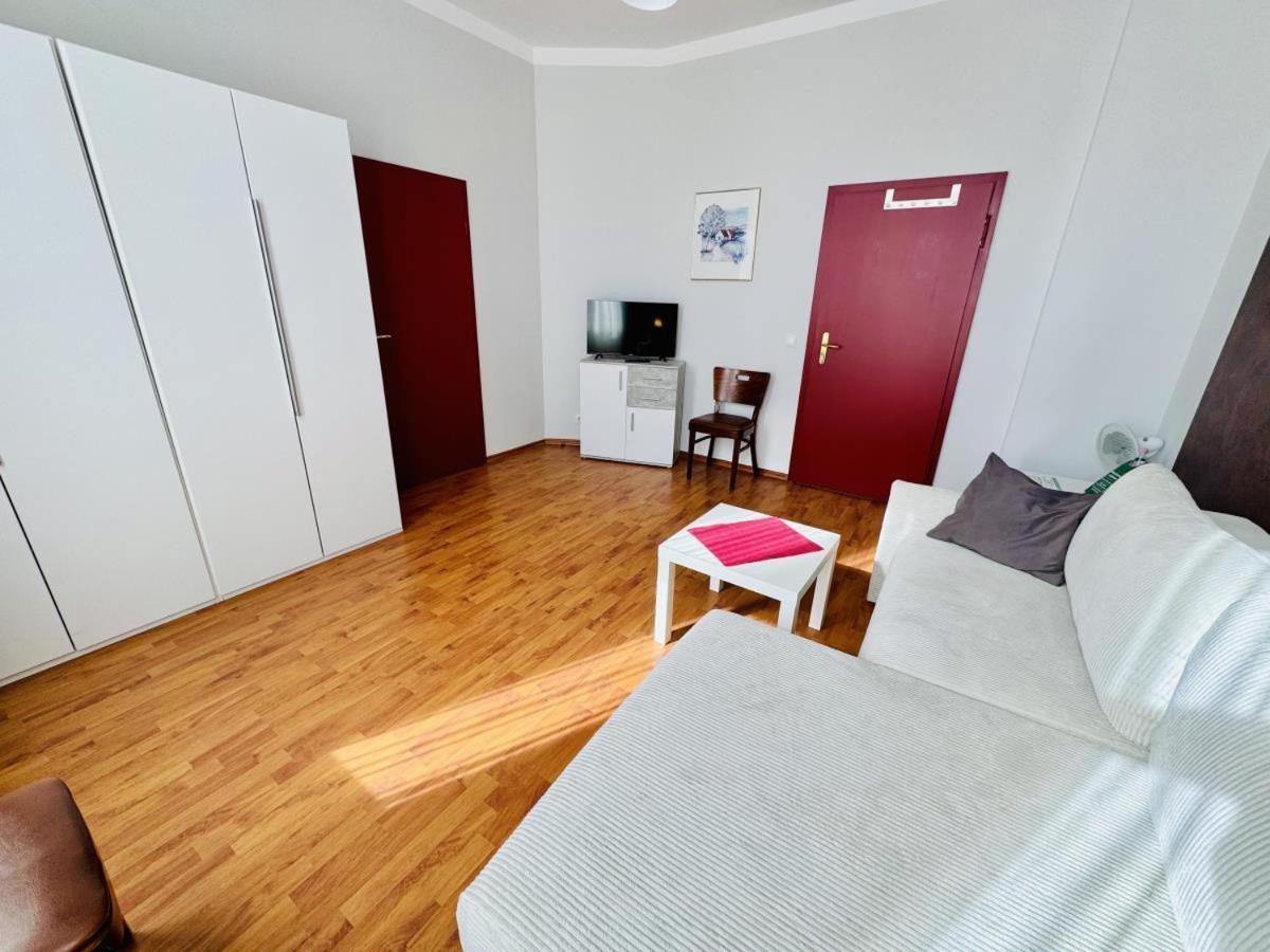 Doppelzimmer Zapfhahn, Direkt Am Alten Strom 罗斯托克 外观 照片
